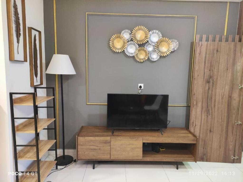 Arte Mont Kiara Aparthotel Kuala Lumpur Exterior photo A television set